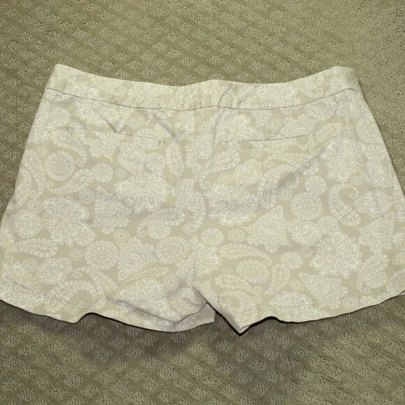 Gap Women's Size 12 Beige Paisley Mid Rise 4" Shorts - Picture 2 of 6